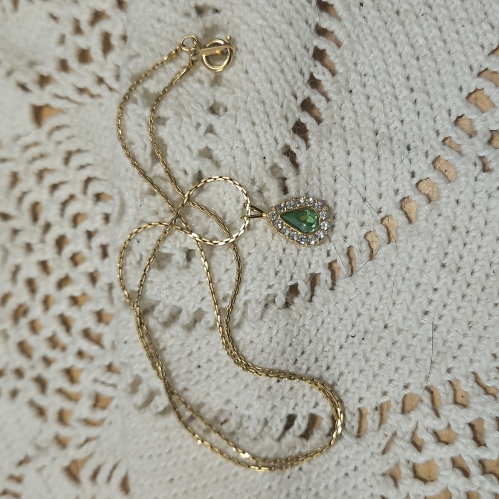Avon Gold Necklace with Green Teardrop Pendant - Picture 1 of 4